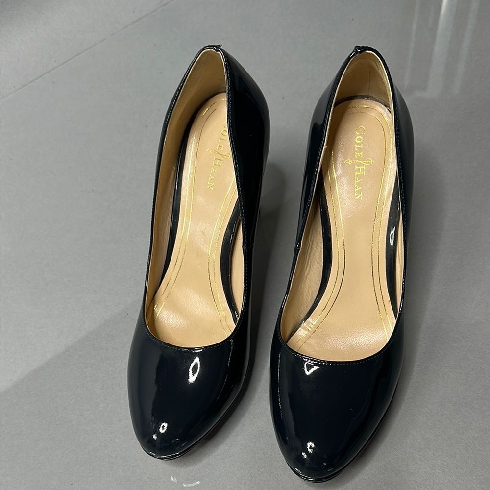 Cole Haan | Navy Blue | Patent Leather Pumps | Size 8.5 | Nike Air Sole (A-1525) - Picture 4 of 16